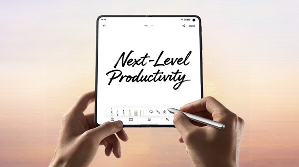 Hệ sinh thái của thiết bị được mở rộng hơn nhờ bút cảm ứng AI, cho phép người dùng ghi chú nhanh chóng và tiện lợi