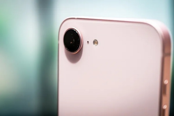 Cả hai máy vẫn trung thành với duy nhất một cảm biến 48MP