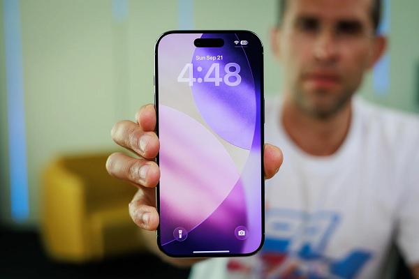 iPhone Air có màn hình lớn hơn cùng thiết kế Dynamic Island hiện đại mang đến trải nghiệm màn hình rộng rãi, chất lượng