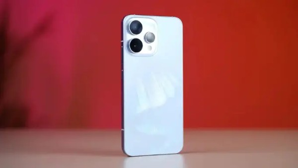  Oppo Reno sở hữu camera chính 50MP, camera tele 50MP và camera góc rộng 8MP