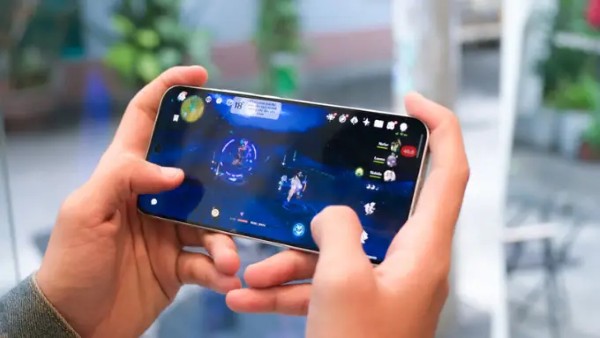 So sánh Oppo Reno 15 vs Motorola Signature về hiệu năng và cấu hình