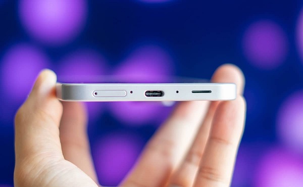 Cả hai máy đều được trang bị viên pin dung lượng 5.000 mAh