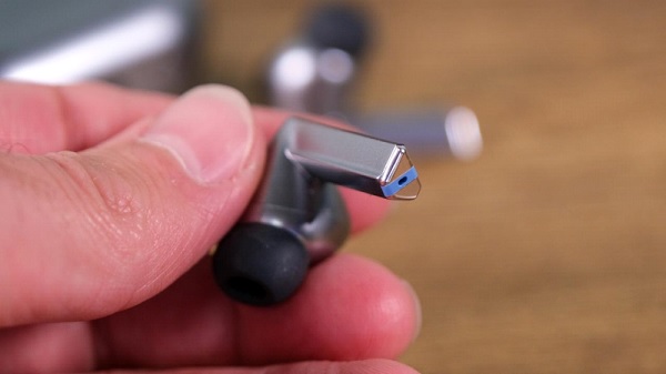 Buds3 Pro tỏ ra hơi lúng túng trước các môi trường âm thanh hỗn tạp