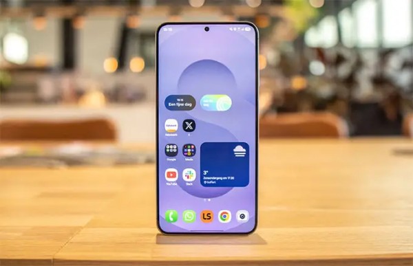 Galaxy S26 Plus được trang bị màn hình Dynamic AMOLED 2X 6.7 inch