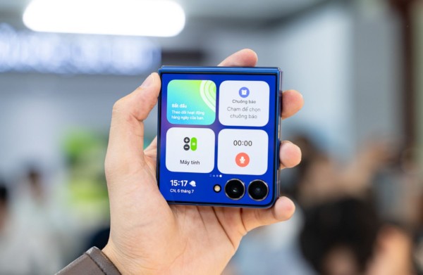 Galaxy Z Flip7 có thiết kế kiểu dáng vỏ sò đặc trưng