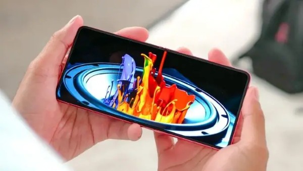 Màn hình chính Galaxy S26 Plus vs Z Flip7 có kích thước 6.9 inch tỷ lệ 21:9