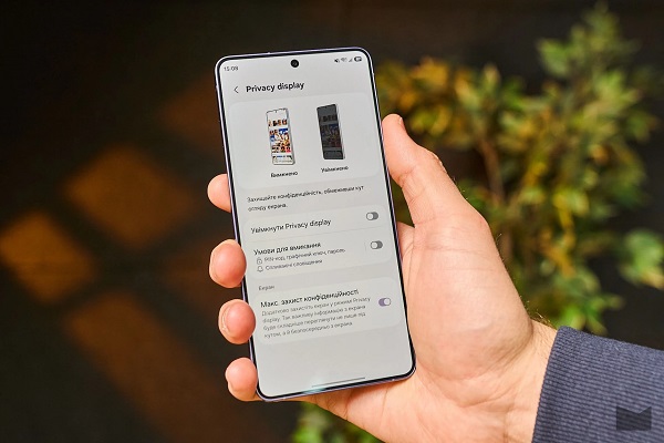 Samsung Galaxy S26 Ultra với màn hình công nghệ Privacy Display