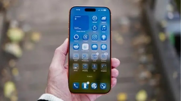 iPhone 17 Pro vận hành trên iOS 26 với tích hợp sâu Apple Intelligence