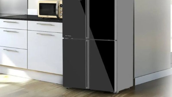 Model tủ lạnh Aqua 4 cánh hiện đại được tích hợp hệ thống cảm biến thông minh