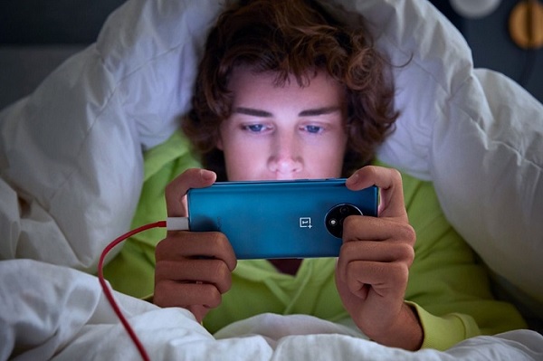 Độ sáng màn hình để quá cao