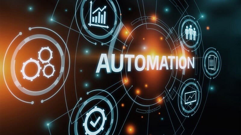 Automation hoạt động theo các quy tắc hoặc logic được thiết lập sẵn