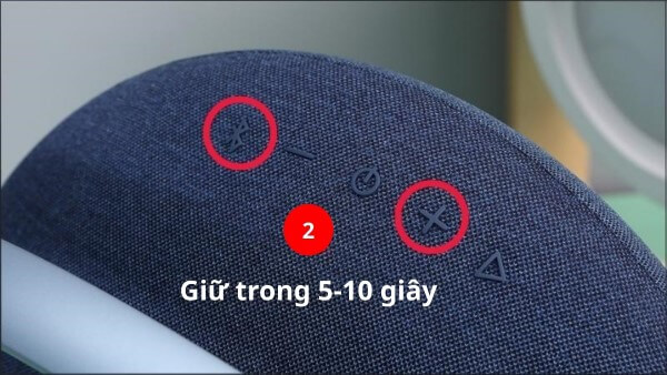 Nhấn giữ nút Bluetooth + Volume + đồng thời