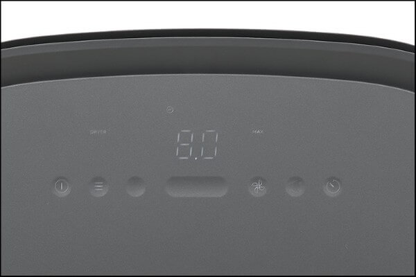 Nhấn nút nguồn để khởi động máy