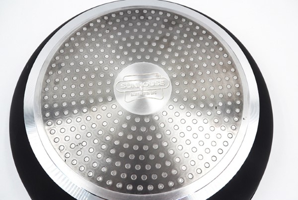 Phần thân và đáy chảo có vai trò quan trọng đảm bảo hiệu suất nấu nướng