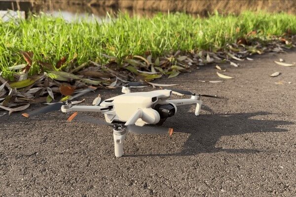 Flycam DJI Mini 3 không có cảm biến tránh vật cản
