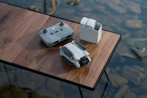 Ứng dụng DJI Fly cho phép điều chỉnh camera linh hoạt