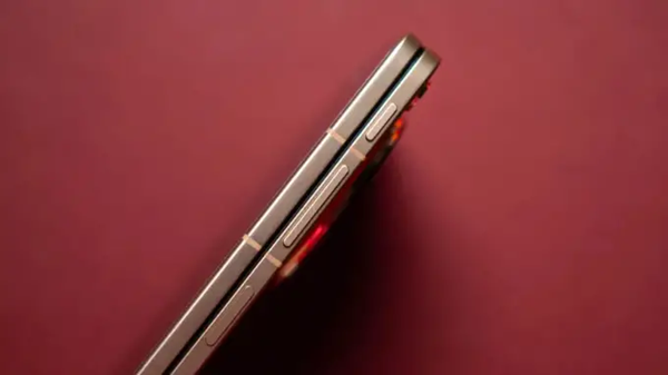 Khung máy được đúc từ nhôm hàng không siêu cứng