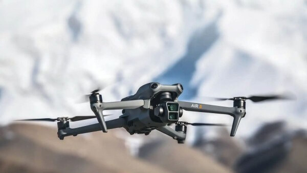 Flycam là một drone thiết kế chuyên cho quay video và chụp ảnh từ trên cao