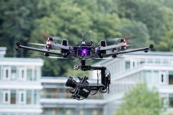 Drone có nhiều kiểu dáng thiết kế, từ nhỏ gọn đến cồng kềnh
