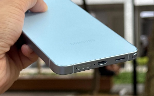 Galaxy S26 Ultra được trang bị sạc siêu nhanh 60W