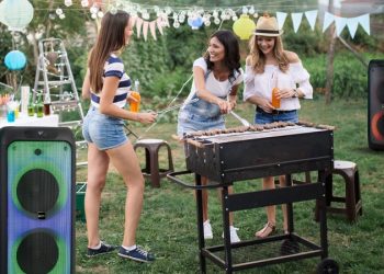 Loa bluetooth cho party tại gia: 3 lựa chọn cực 'cháy' giúp bữa tiệc thêm sôi động