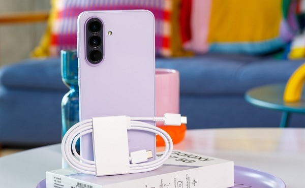 Viên pin bền bỉ và hỗ trợ sạc nhanh