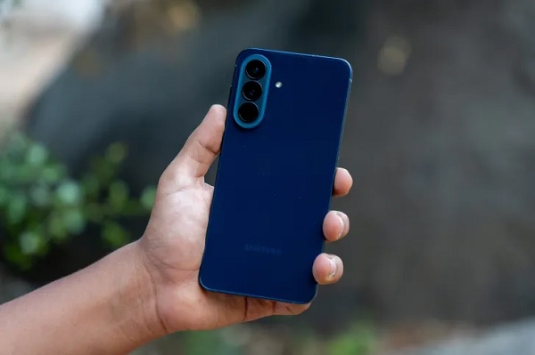 Thiết kế mỏng và trọng lượng nhẹ hơn so với thế hệ tiền nhiệm