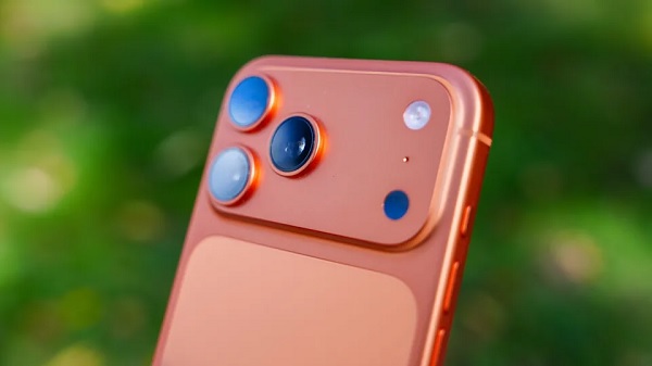 iPhone 17 Pro Max duy trì sự đồng bộ với bộ ba camera cùng độ phân giải 48MP