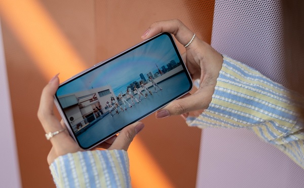 Galaxy A36 5G vẫn đáp ứng tốt các nhu cầu cơ bản như lướt web, xem phim,...