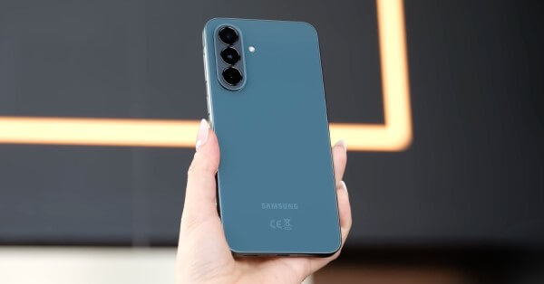 Galaxy A37 có thiết kế phẳng với khung kim loại chắc chắn