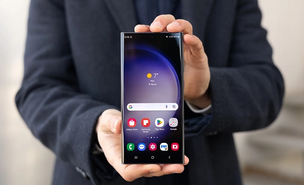 Galaxy S23 Ultra được trang bị màn hình 6.8 inch Dynamic AMOLED 2X