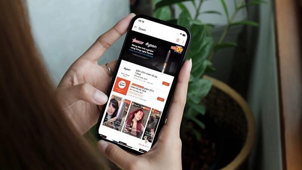 Người dùng có thể tải video trên Shopee xuống có logo