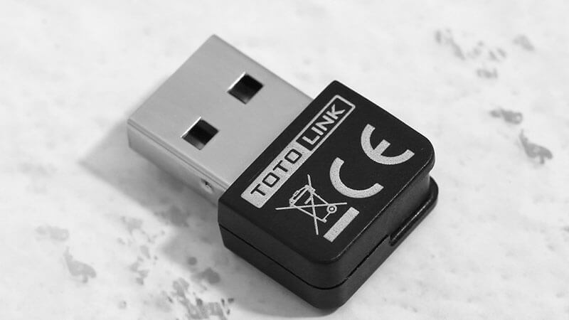 USB Dongle là một thiết bị phần cứng nhỏ kết nối vào cổng USB của máy tính