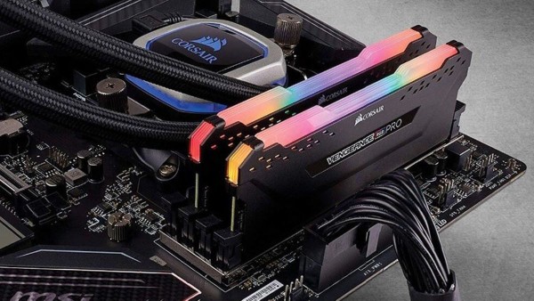 Các lỗi vật lý từ khe cắm hoặc chân RAM như bị oxy hóa, bụi bẩn