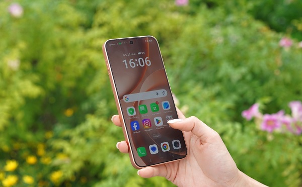 OPPO Find X9s với màn hình siêu sáng