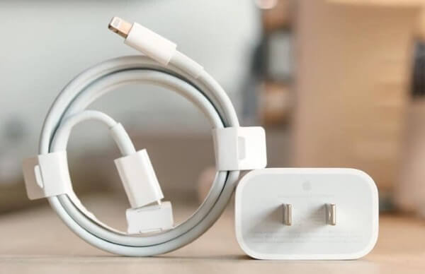 Người dùng nên dùng bộ sạc phù hợp cho iPhone