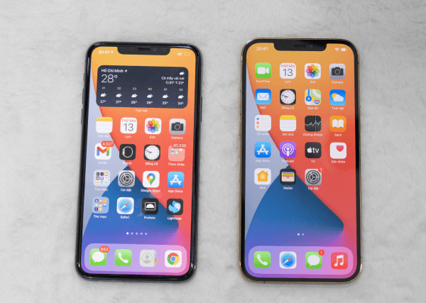 iPhone 11 Pro Max và 12 Pro Max đều sử dụng tấm nền OLED cao cấp