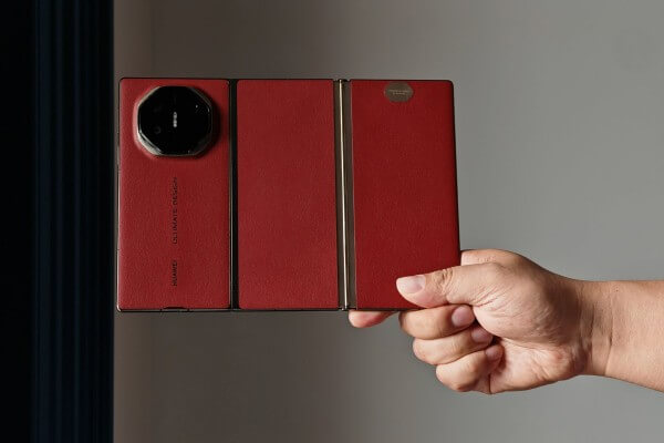 HUAWEI Mate XT có viên pin dung lượng lớn hơn