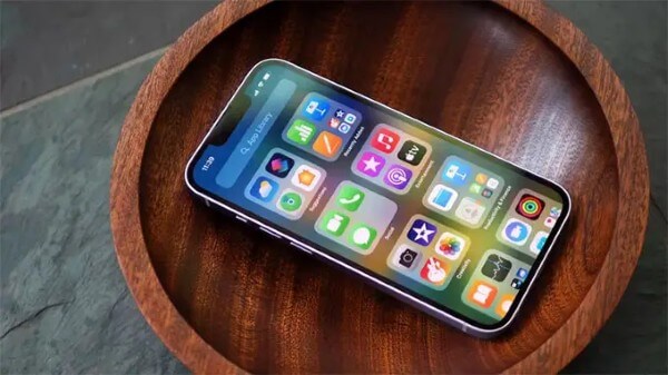 iPhone 14 sử dụng màn hình OLED 6,1 inch 60Hz