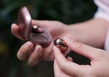 Top tai nghe True Wireless dưới 2 triệu đáng mua nhất 2026