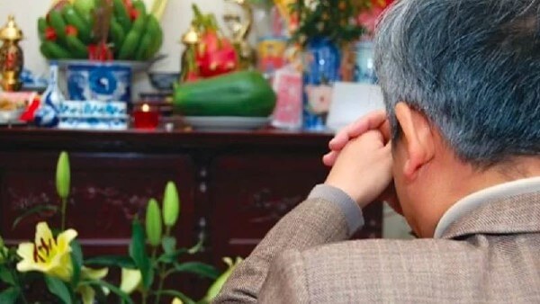 Những lưu ý khi khấn gia tiên đúng chuẩn và linh thiêng