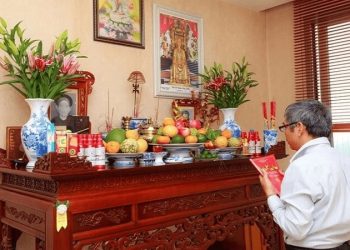Văn khấn mùng 1 chuẩn nghi thức để cả tháng bình an, may mắn