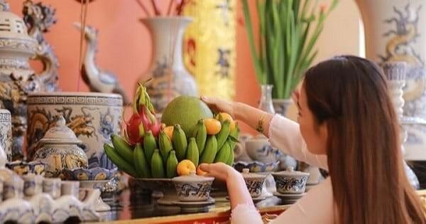 Chuẩn bị mâm lễ cúng mùng 1