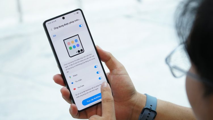 Galaxy Z Flip8 màn hình gập thế hệ mới hầu như đã khắc phục được phần nếp gấp