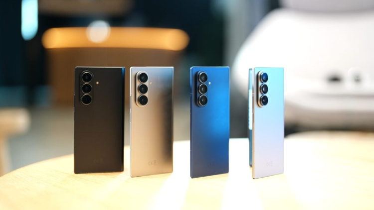 Galaxy Z Fold7 có 4 tùy chọn màu sắc, trong đó có xanh navy và xanh mint
