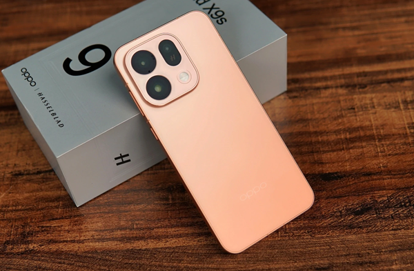 OPPO Find X9s