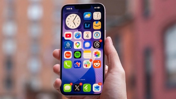 iPhone 17e vẫn trung thành với chuẩn mực hiển thị sắc nét nhưng giới hạn tần số quét ở mức 60Hz