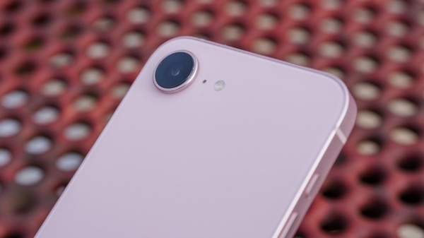 Apple lựa chọn sự đơn giản tối đa khi chỉ sử dụng duy nhất một camera Fusion ở mặt sau
