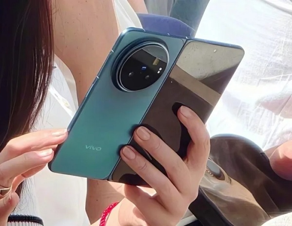 Vivo X Fold 6 được cho là sẽ sở hữu cụm camera tròn phía sau gồm cảm biến chính 200MP