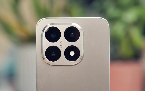 Cụm camera trên Xiaomi 15T Pro bao gồm 3 ống kính với cảm biến chính Light Fusion 900